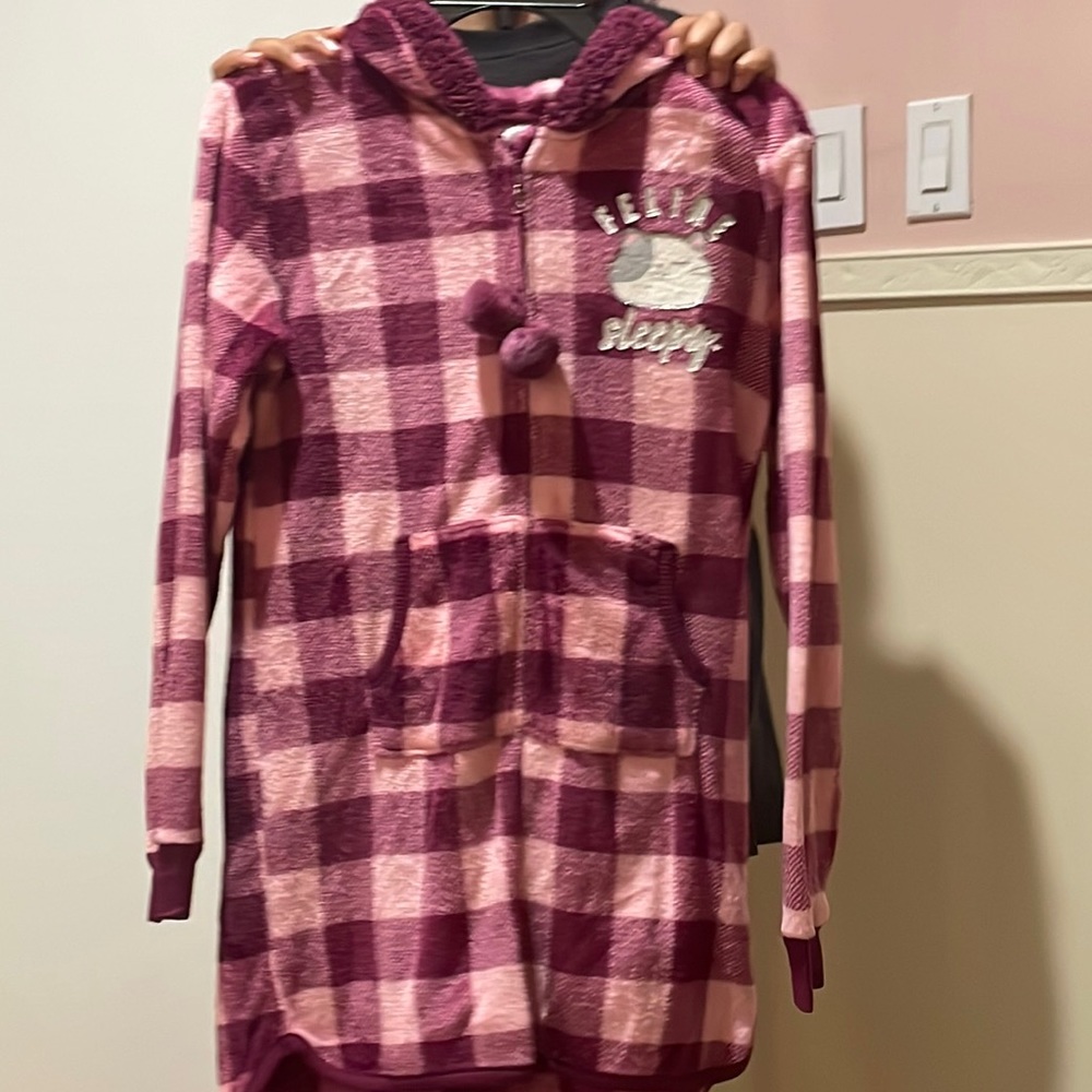 Sleeping romper with pockets and hoodie